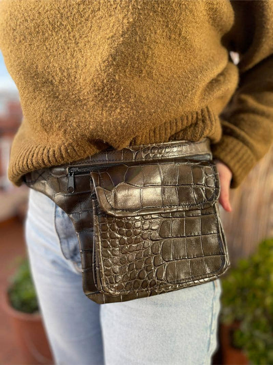 RIÑONERA DE PIEL CUADRADA "CROCO VERDE"