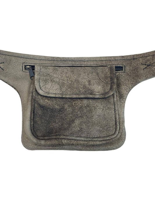 RIÑONERA DE PIEL CUADRADA "GRIS"