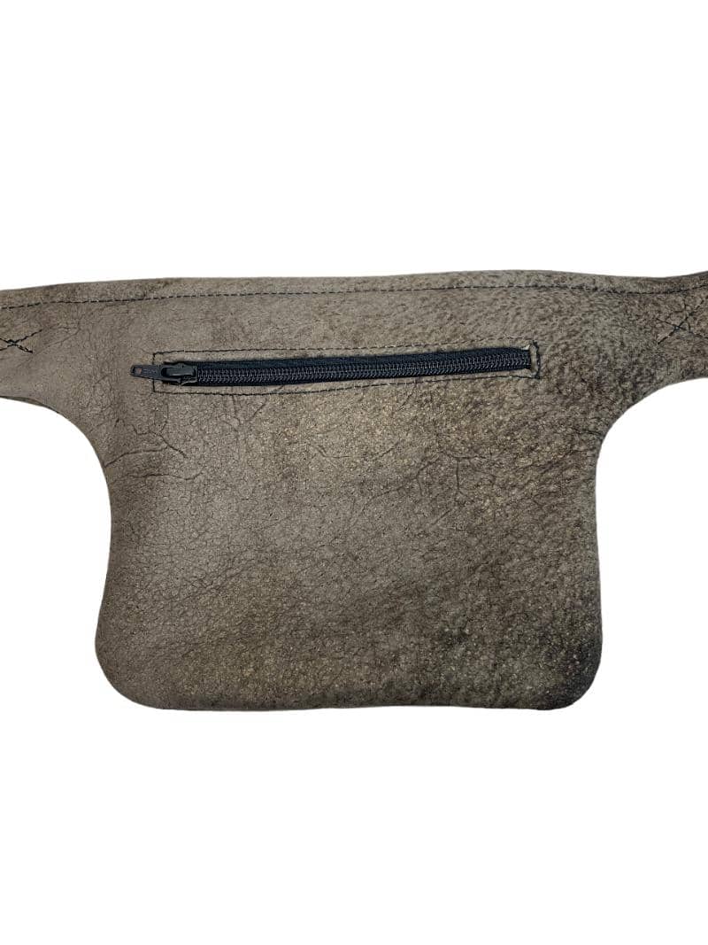 RIÑONERA DE PIEL CUADRADA "GRIS"