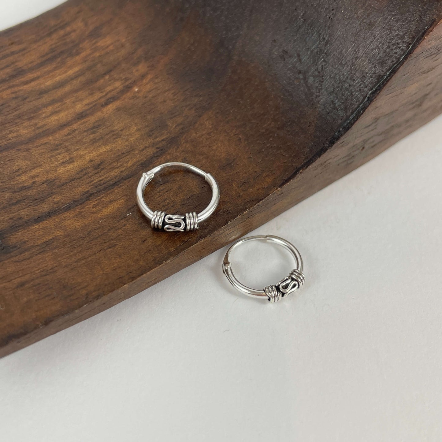 Aros Bali en plata de ley 925 de 12 mm.