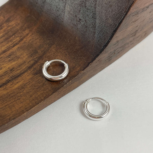 Aros en plata de ley 925 con diámetro de 10 mm y con un grosor de 2 mm