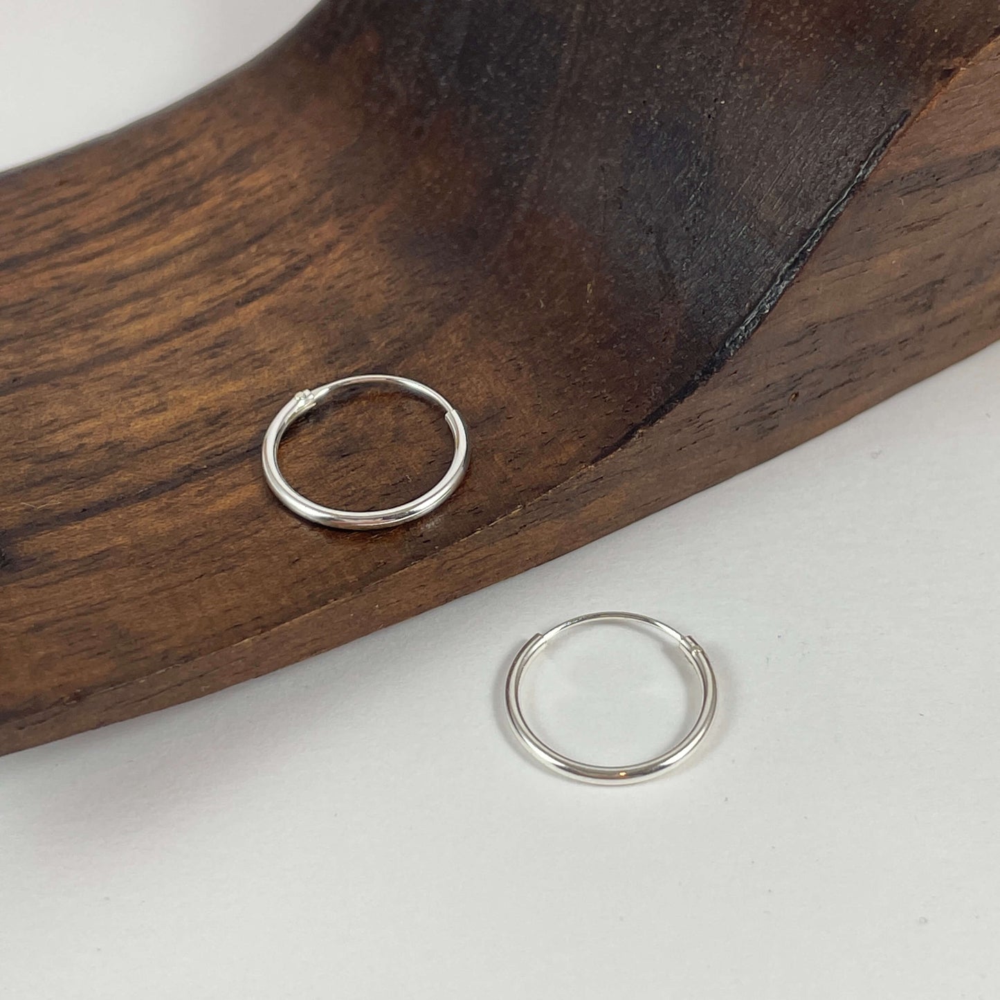 Aros en plata de ley 925 con diámetro de 14 mm y con un grosor de 1,2 mm