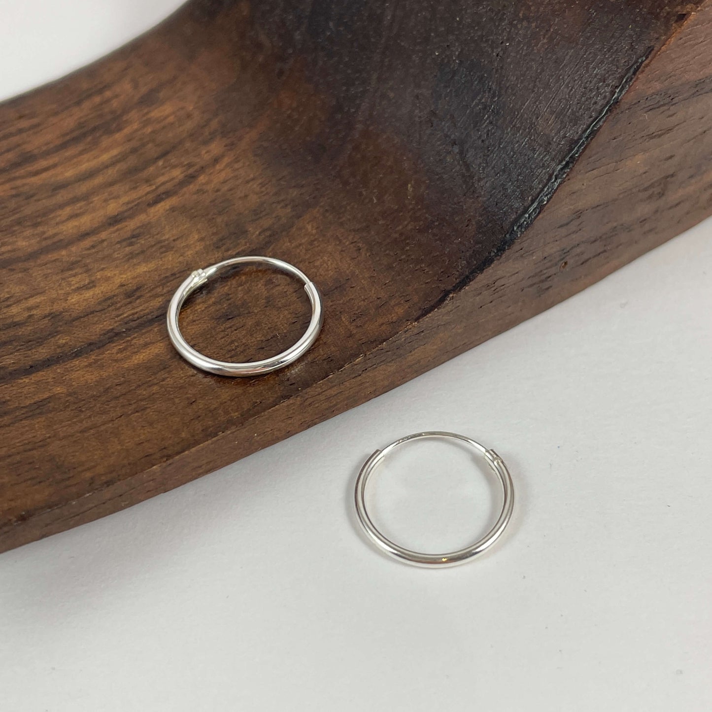 Aros en plata de ley 925 con diámetro de 16 mm y con un grosor de 1,2 mm