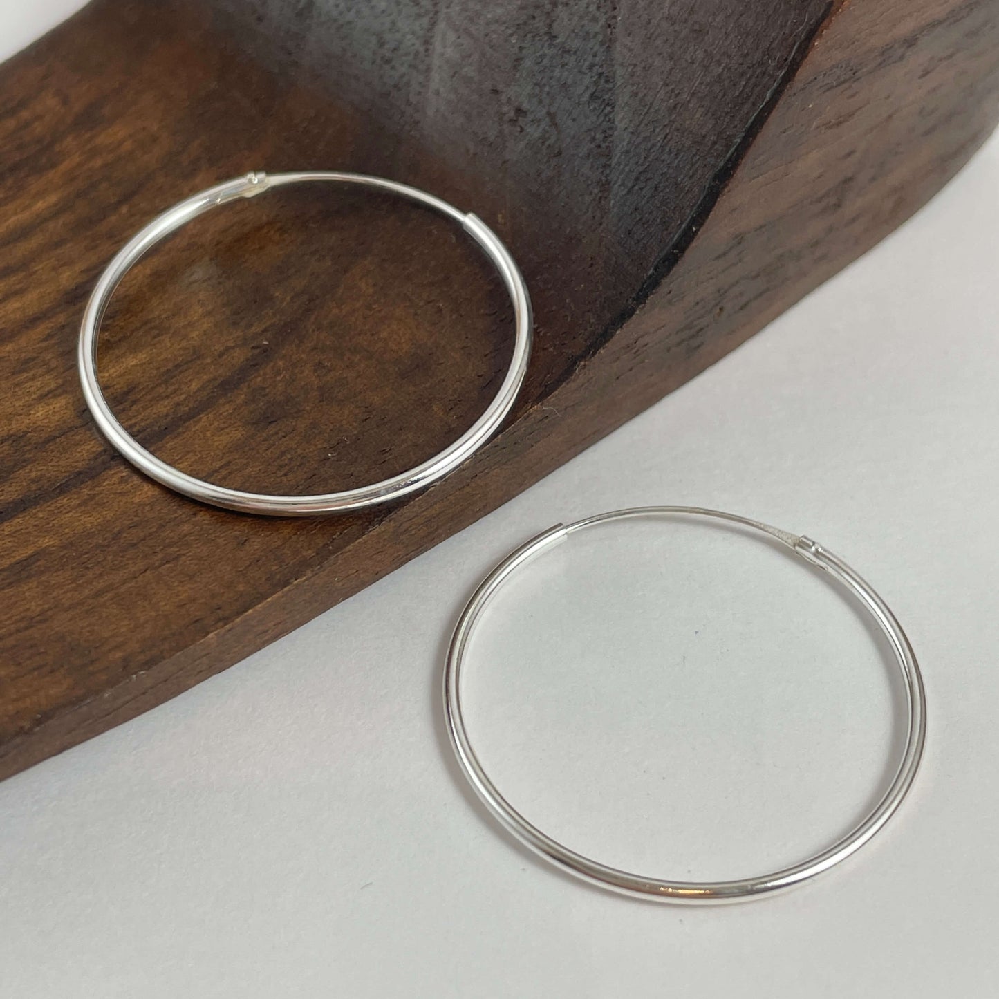 Aros en plata de ley 925 con diámetro de 30 mm y con un grosor de 1,2 mm