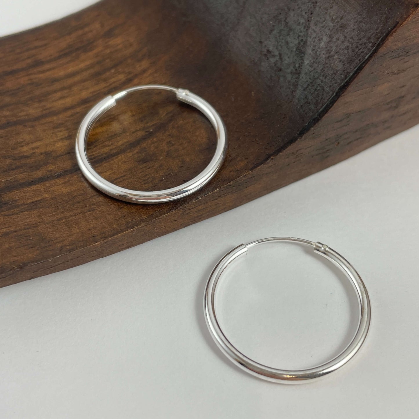 Aros en plata de ley 925 con diámetro de 30 mm y con un grosor de 2 mm