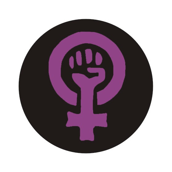 Chapa Puño Feminista (fondo negro)