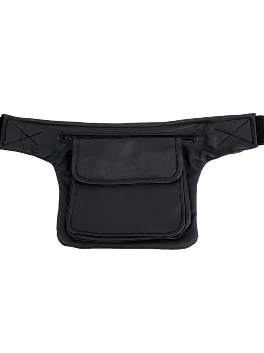 Riñonera artesanal hecha en cuero con forma cuadrada y en color negro