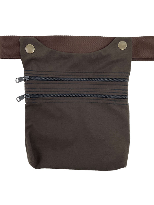 Riñonera hecha en tela en color marrón