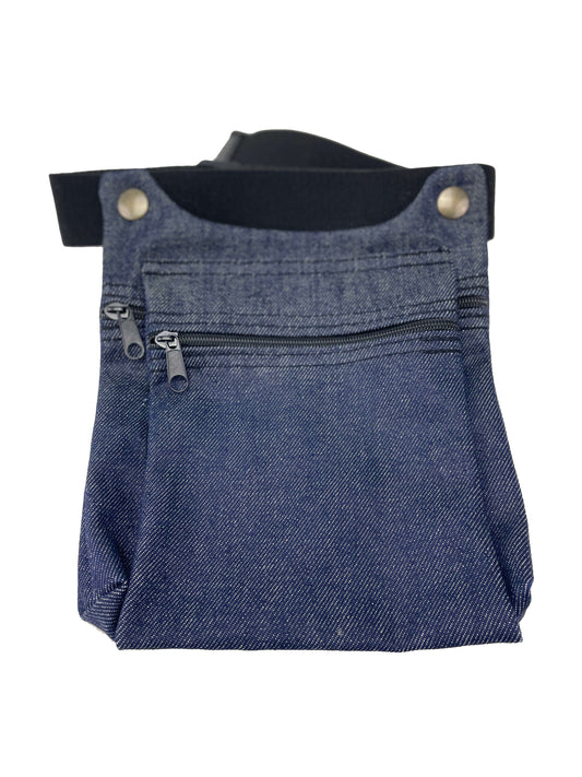 Riñonera con solapa hecha en tela tejana