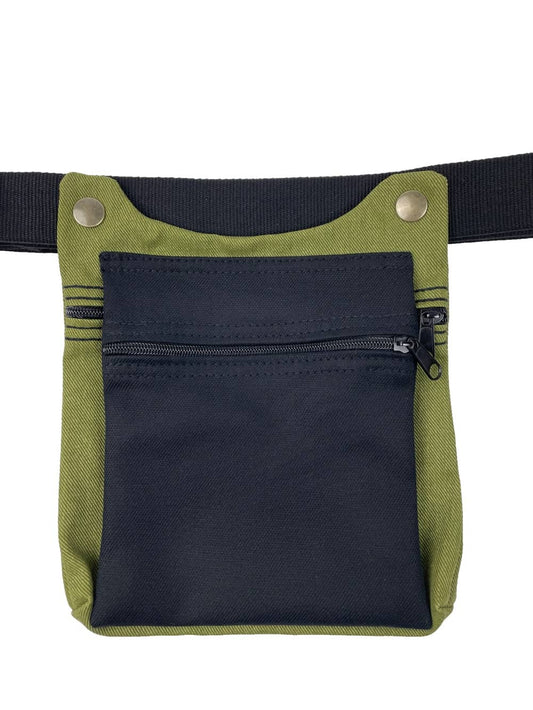 Riñonera artesanal en tela en color verde y negro
