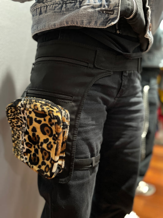 RIÑONERA PIERNA LEOPARDO