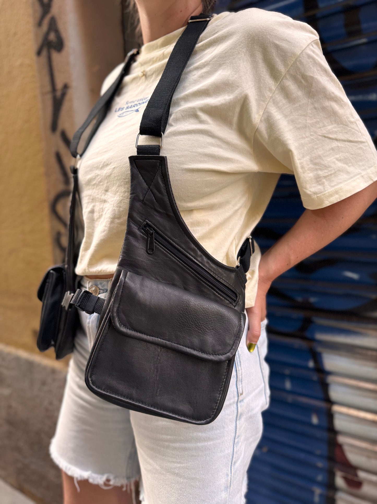 PISTOLERA DE PIEL "CARGO NEGRA"