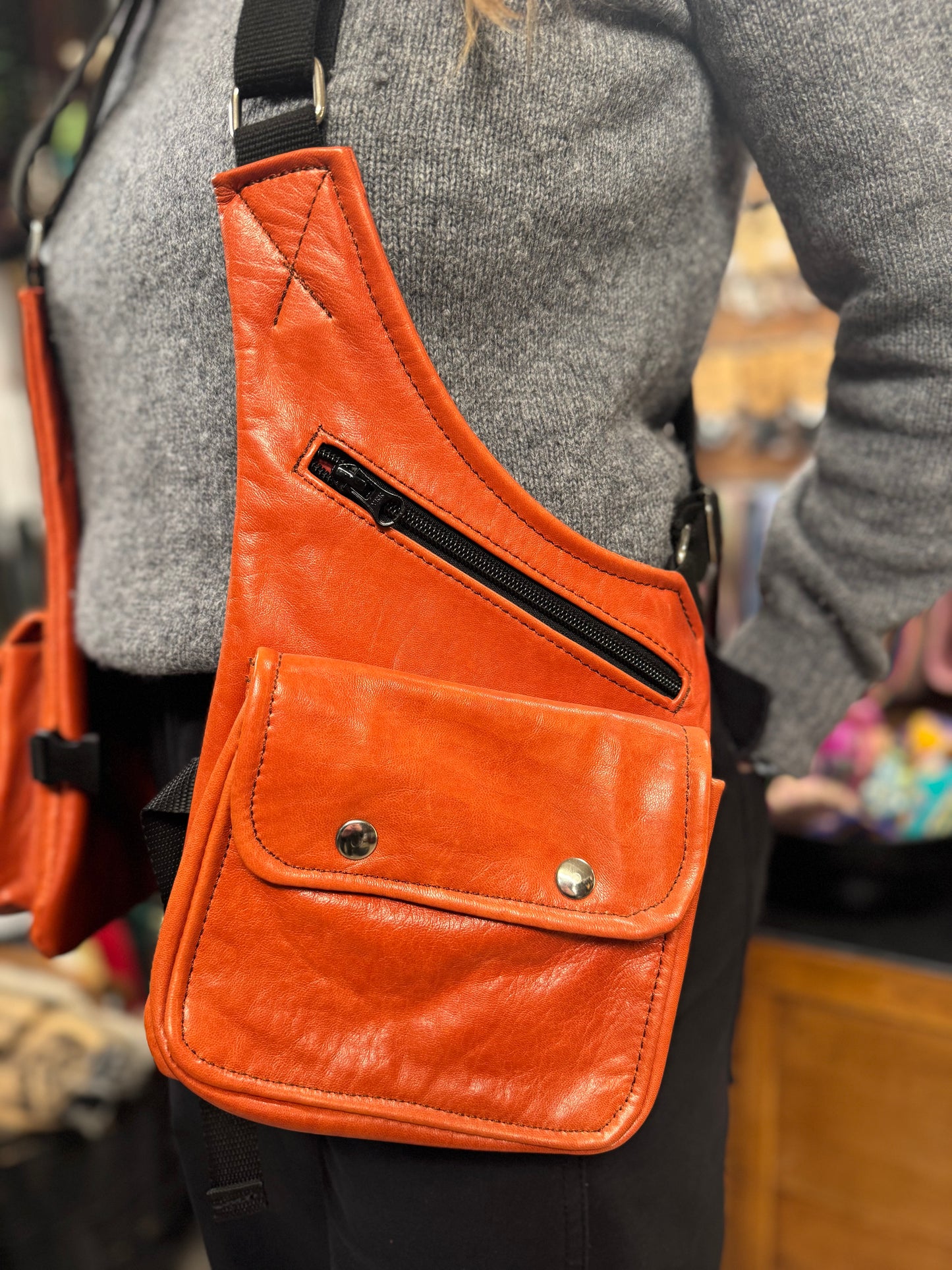 PISTOLERA DE PIEL "CARGO NARANJA"