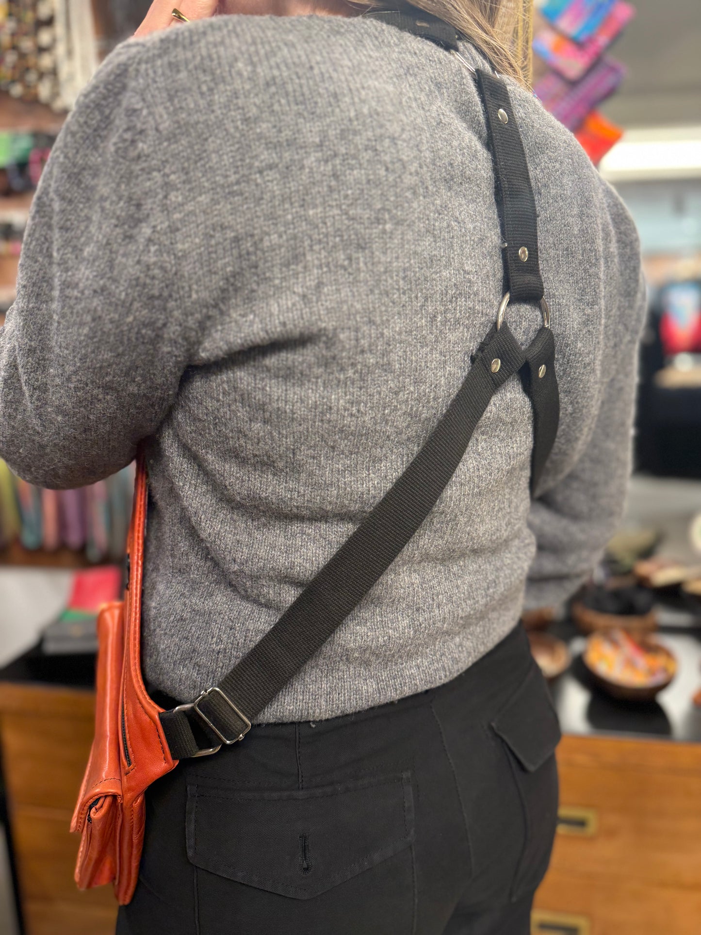 PISTOLERA DE PIEL "CARGO NARANJA"