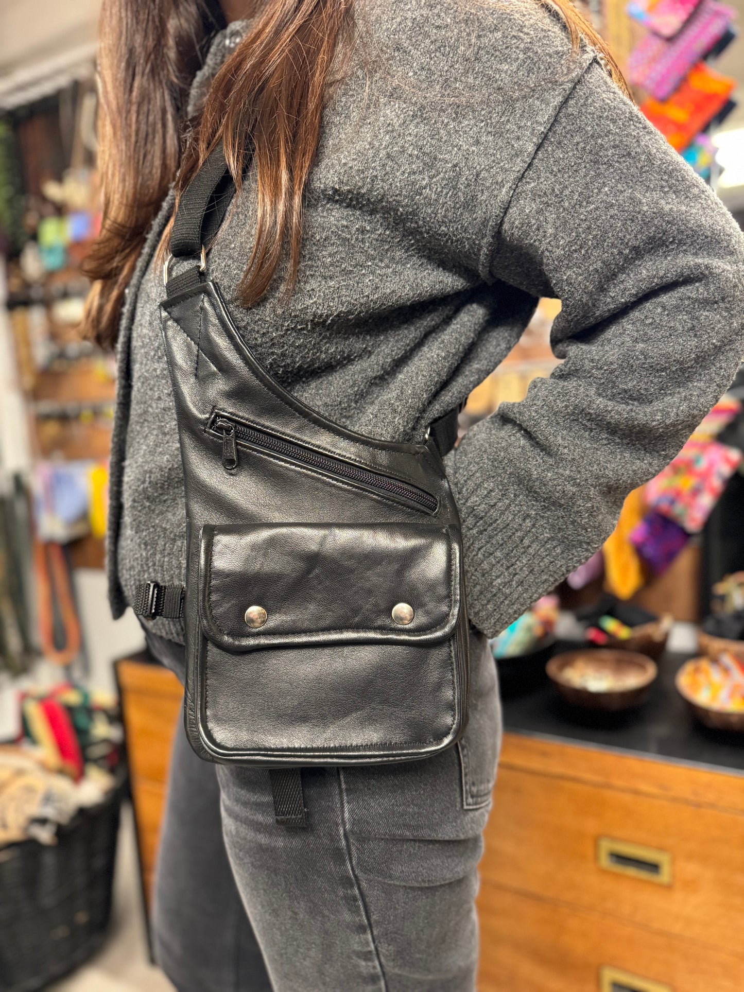 PISTOLERA DE PIEL "CARGO NEGRA"