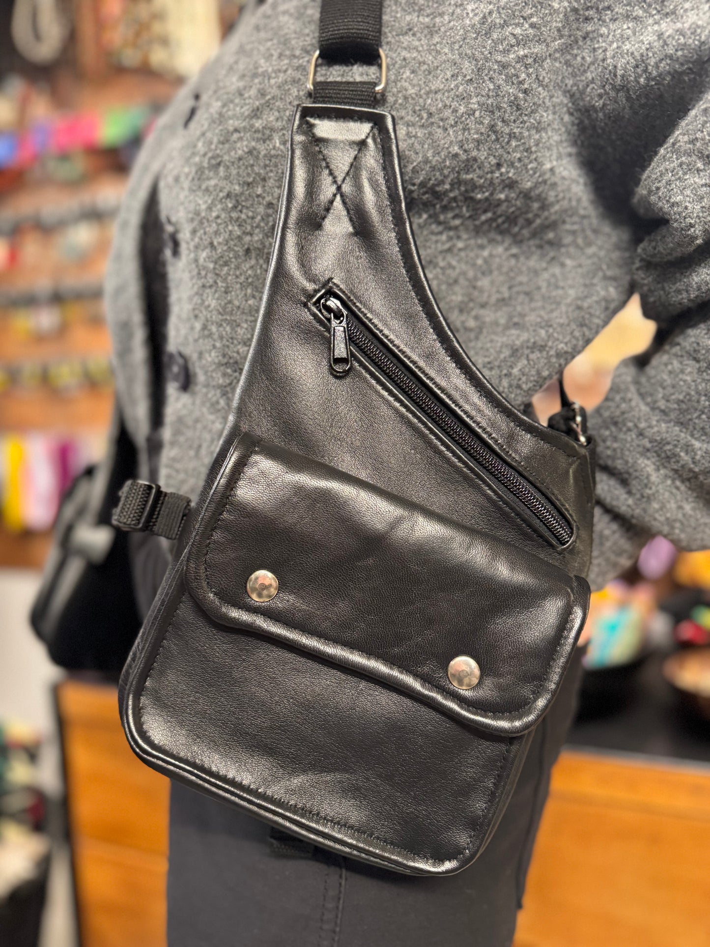 PISTOLERA DE PIEL "CARGO NEGRA"