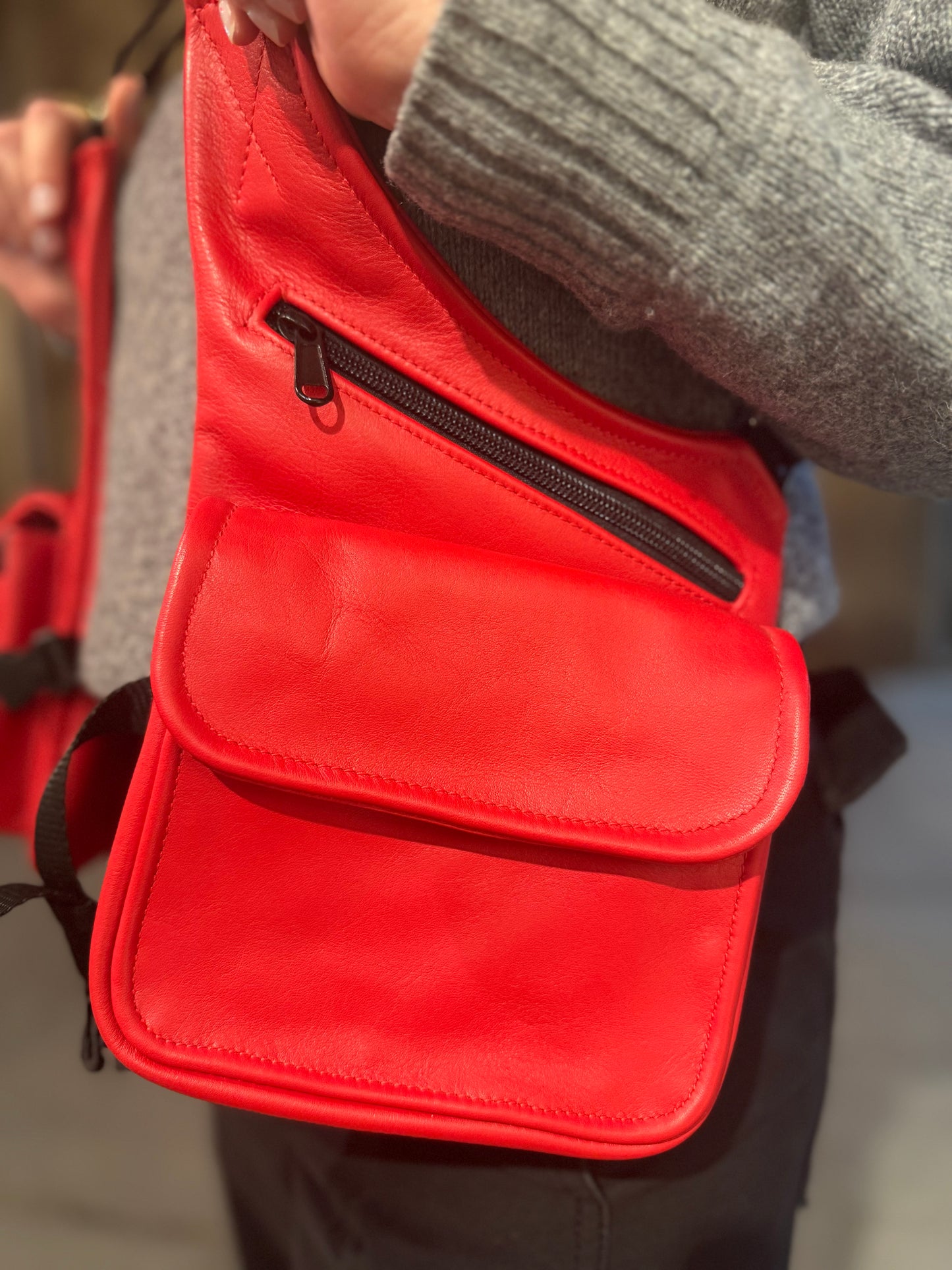 PISTOLERA DE PIEL "CARGO ROJA"