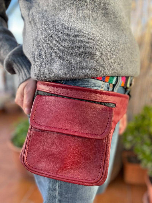 RIÑONERA DE PIEL CUADRADA "WINE"